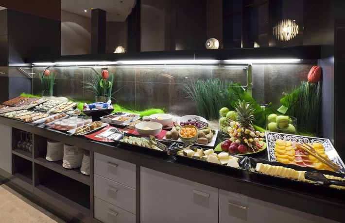 Imagen del bar/restaurante del Hotel Ilunion Aqua 4. Foto 9