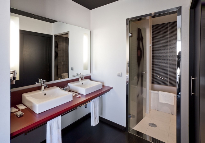 Imagen de la habitación del Hotel Ilunion Atrium. Foto 4