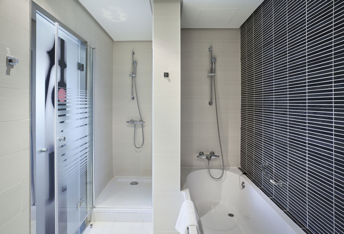 Imagen de la habitación del Hotel Ilunion Atrium. Foto 5