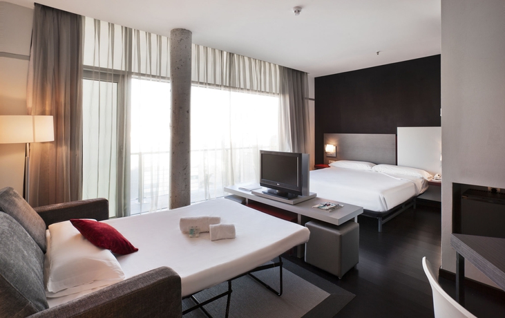 Imagen de la habitación del Hotel Ilunion Atrium. Foto 7