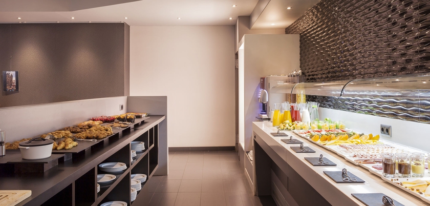 Imagen del bar/restaurante del Hotel Ilunion Bel Art. Foto 8