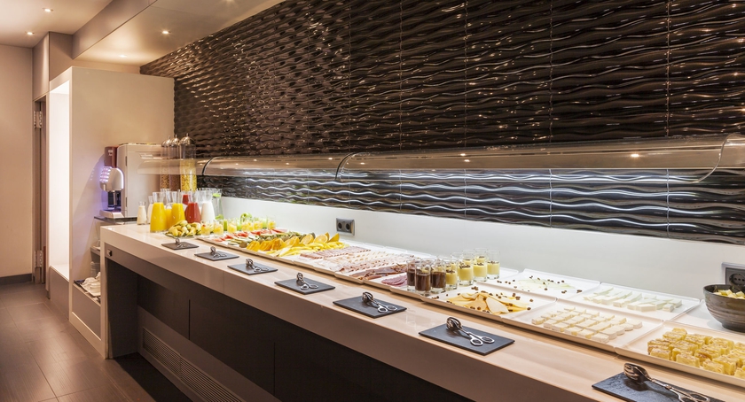 Imagen del bar/restaurante del Hotel Ilunion Bel Art. Foto 9