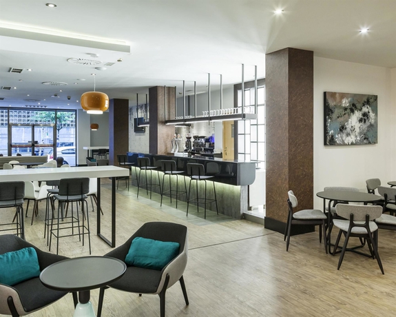 Imagen del bar/restaurante del Hotel Ilunion Bilbao. Foto 4