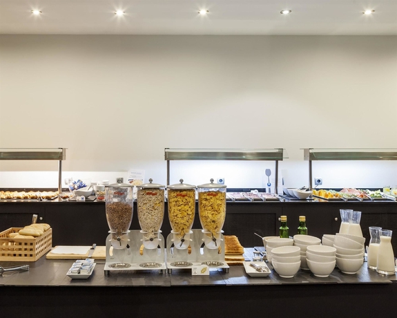 Imagen del bar/restaurante del Hotel Ilunion Bilbao. Foto 6