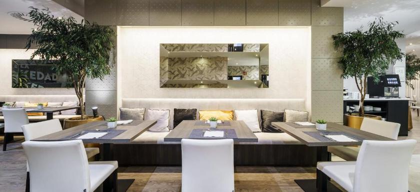 Imagen del bar/restaurante del Hotel Ilunion Bilbao. Foto 3