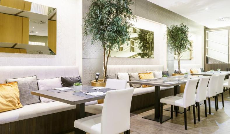 Imagen del bar/restaurante del Hotel Ilunion Bilbao. Foto 4