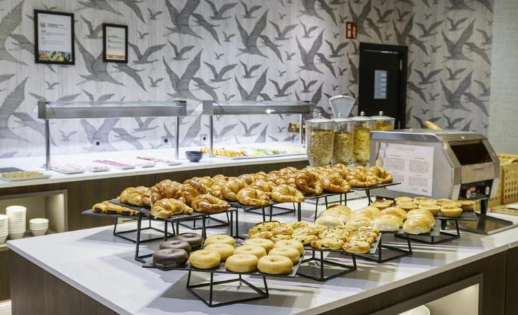 Imagen del bar/restaurante del Hotel Ilunion Bilbao. Foto 6