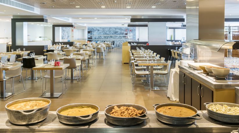 Imagen del bar/restaurante del Hotel Ilunion Calas de Conil. Foto 3