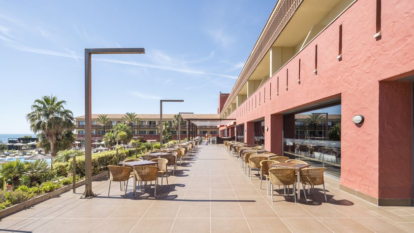 Imagen de los exteriores del Hotel Ilunion Calas de Conil. Foto 10