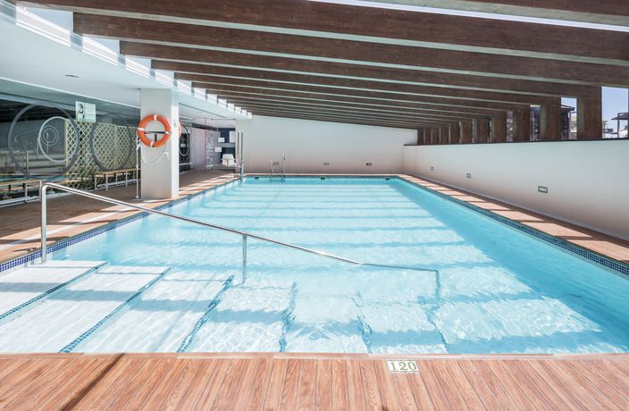 Imagen de la piscina del Hotel Ilunion Calas de Conil. Foto 19
