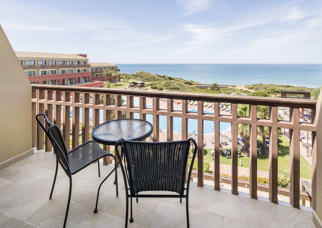 Imagen de la habitación del Hotel Ilunion Calas de Conil. Foto 8