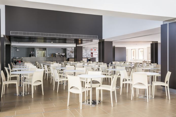 Imagen del bar/restaurante del Hotel Ilunion Calas de Conil. Foto 4