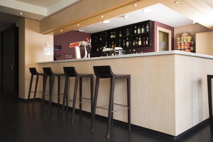 Imagen del bar/restaurante del Hotel Ilunion Caleta Park. Foto 11