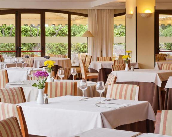 Imagen del bar/restaurante del Hotel Ilunion Caleta Park. Foto 13