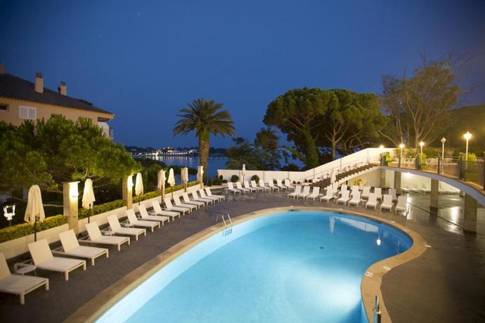 Imagen de la piscina del Hotel Ilunion Caleta Park. Foto 18