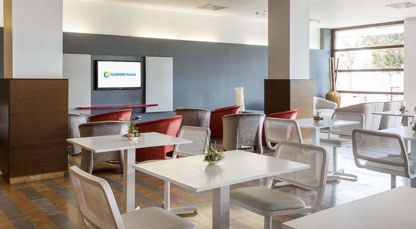 Imagen del bar/restaurante del Hotel Ilunion Fuengirola. Foto 4