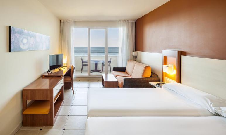 Imagen de la habitación del Hotel Ilunion Fuengirola. Foto 8