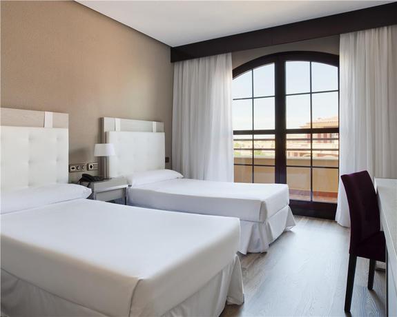 Imagen de la habitación del Hotel Ilunion Golf Badajoz. Foto 14