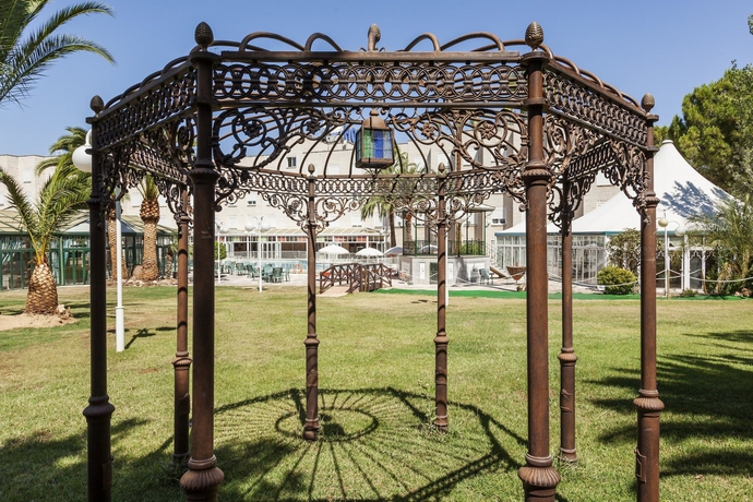 Imagen de los exteriores del Hotel Ilunion Las Lomas. Foto 10