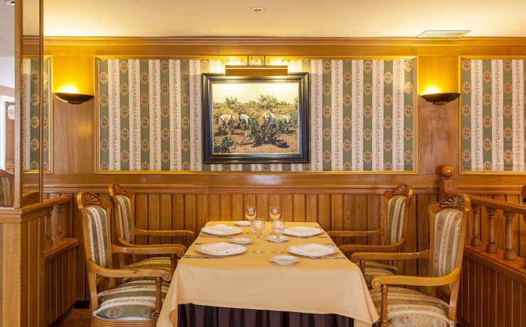 Imagen del bar/restaurante del Hotel Ilunion Las Lomas. Foto 2