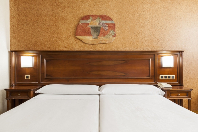 Imagen de la habitación del Hotel Ilunion Las Lomas. Foto 8