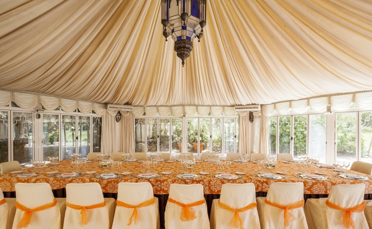 Imagen del bar/restaurante del Hotel Ilunion Las Lomas. Foto 4