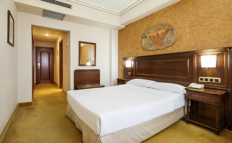 Imagen de la habitación del Hotel Ilunion Las Lomas. Foto 9