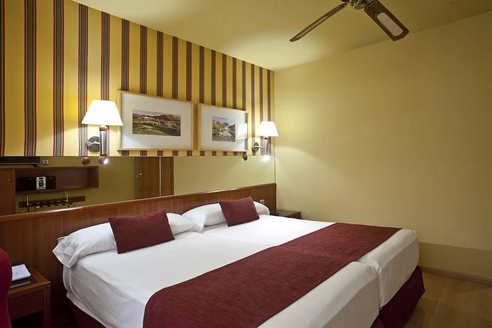 Imagen de la habitación del Hotel Ilunion Les Corts Spa. Foto 3
