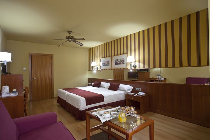 Imagen de la habitación del Hotel Ilunion Les Corts Spa. Foto 4