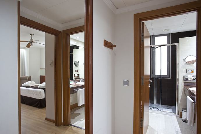 Imagen de la habitación del Hotel Ilunion Les Corts Spa. Foto 5