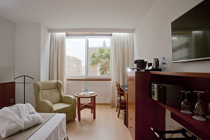 Imagen de la habitación del Hotel Ilunion Les Corts Spa. Foto 8