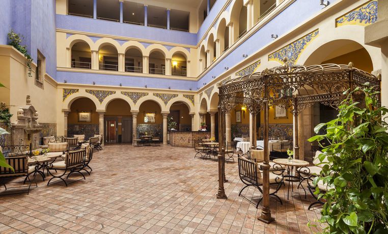 Imagen general del Hotel Ilunion Merida Palace. Foto 4