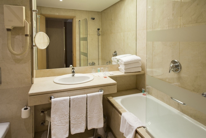 Imagen de la habitación del Hotel Ilunion Pio Xii. Foto 8