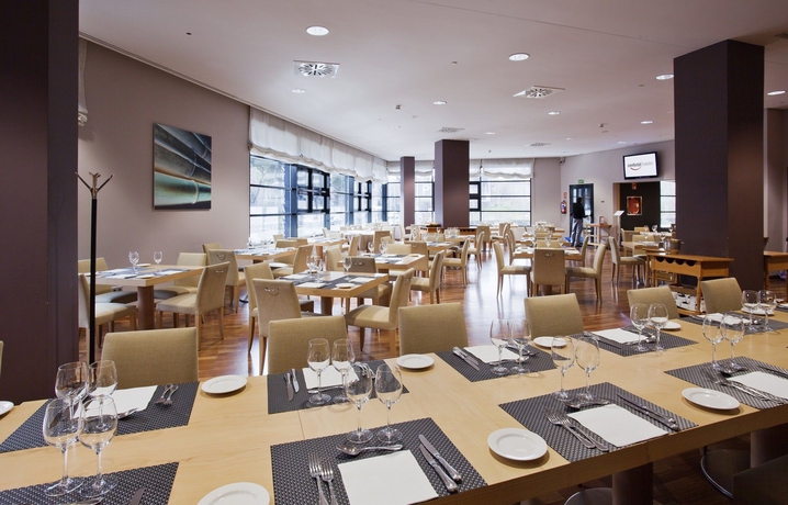 Imagen del bar/restaurante del Hotel Ilunion Pio Xii. Foto 2