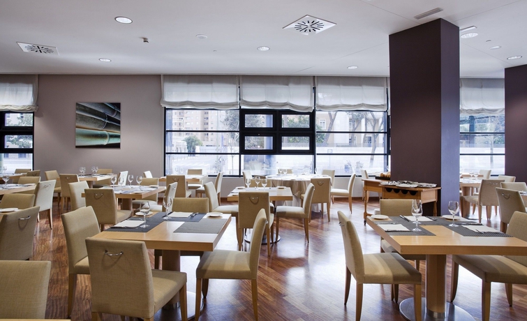 Imagen del bar/restaurante del Hotel Ilunion Pio Xii. Foto 3