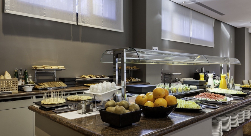 Imagen del bar/restaurante del Hotel Ilunion Pio Xii. Foto 4