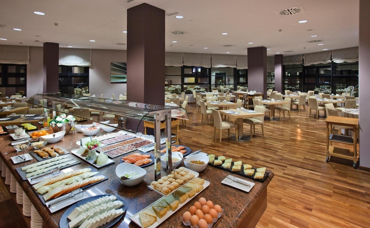 Imagen del bar/restaurante del Hotel Ilunion Pio Xii. Foto 6