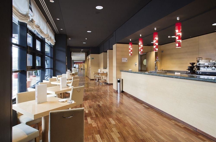 Imagen del bar/restaurante del Hotel Ilunion Pio Xii. Foto 7