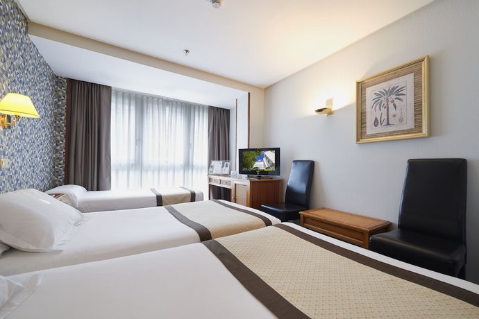 Imagen de la habitación del Hotel Ilunion San Sebastian. Foto 8