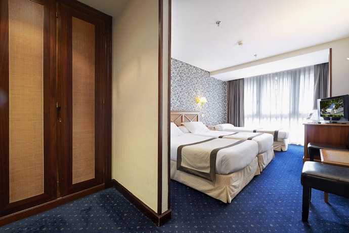 Imagen de la habitación del Hotel Ilunion San Sebastian. Foto 9