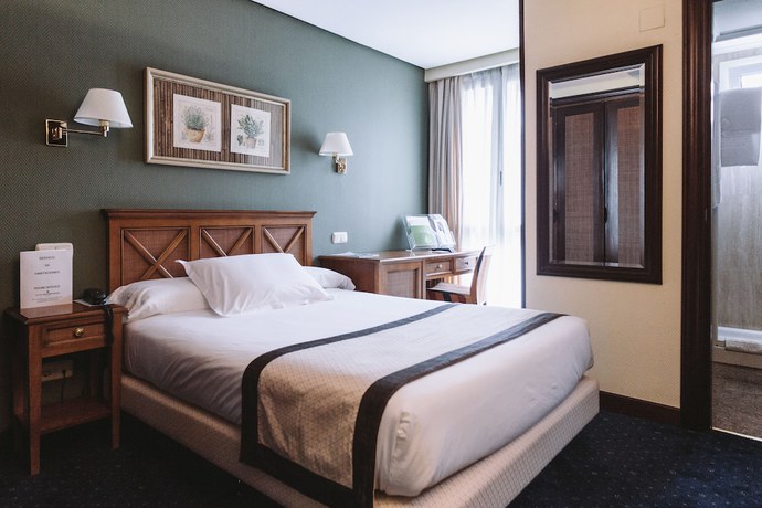 Imagen de la habitación del Hotel Ilunion San Sebastian. Foto 10