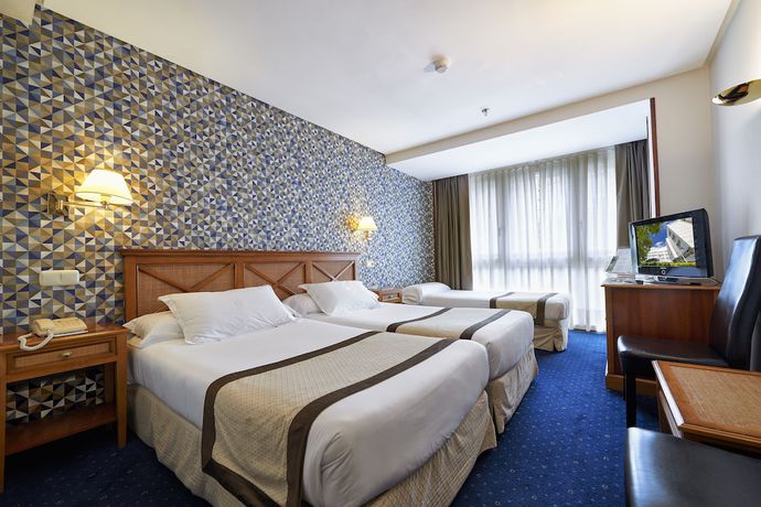 Imagen de la habitación del Hotel Ilunion San Sebastian. Foto 18