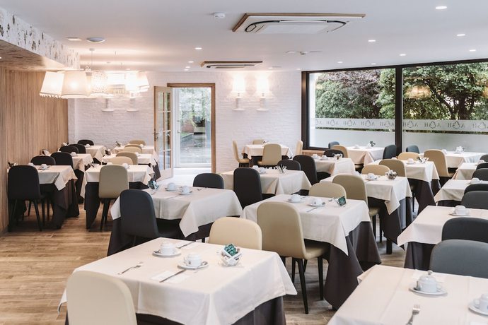 Imagen del bar/restaurante del Hotel Ilunion San Sebastian. Foto 6