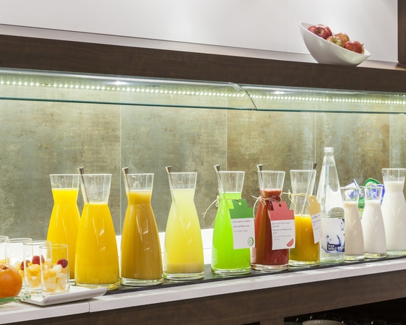 Imagen del bar/restaurante del Hotel Ilunion Suites Madrid. Foto 3