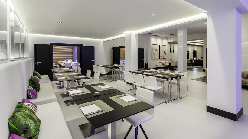 Imagen del bar/restaurante del Hotel Ilunion Suites Madrid. Foto 4