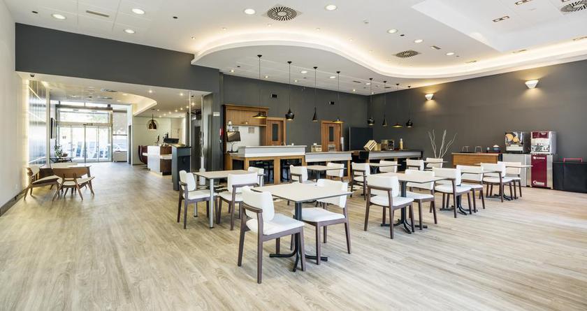 Imagen general del Hotel Ilunion Valencia 3. Foto 5