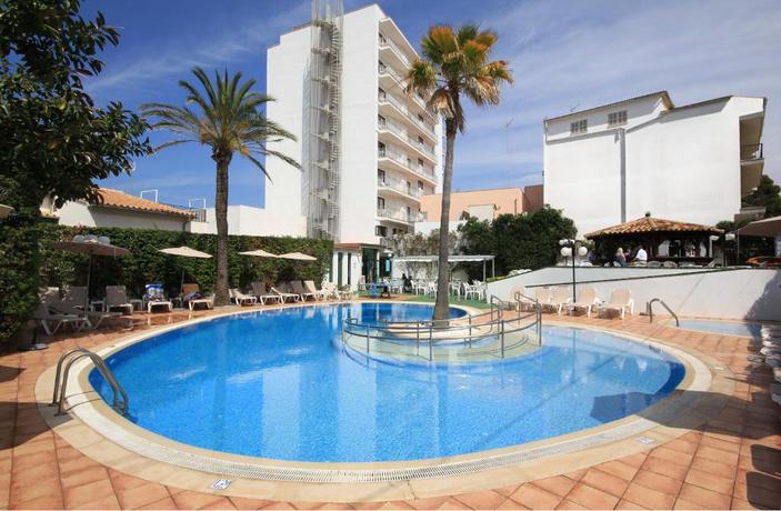 Imagen de la piscina del Hotel Ilusion Markus and Spa. Foto 16