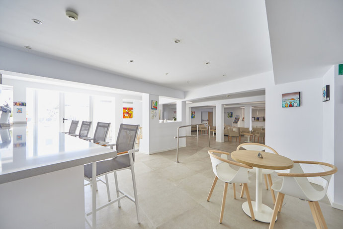 Imagen del bar/restaurante del Hotel Ilusion Moreyo - Adults Only. Foto 4