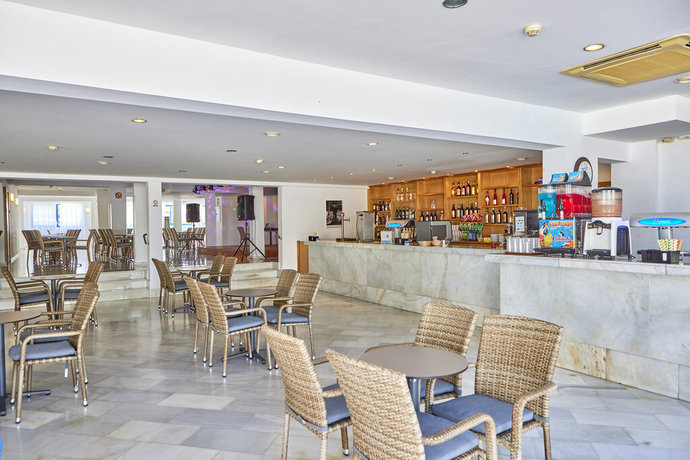 Imagen del bar/restaurante del Hotel Ilusion Vista Blava. Foto 3