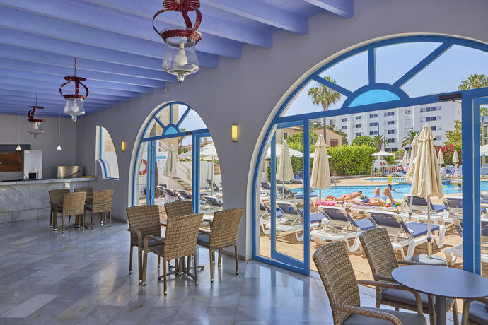 Imagen del bar/restaurante del Hotel Ilusion Vista Blava. Foto 4